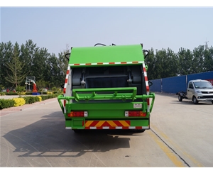 純電動(dòng)壓縮式垃圾車 YYD5120ZYSCBEV(正后)